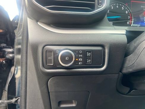 Used 2023 Ford Explorer XLT w/ Equipment Group 202A AWD/4WD image 18