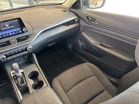 Used 2026 Nissan Altima 2.5 SV FWD image 35