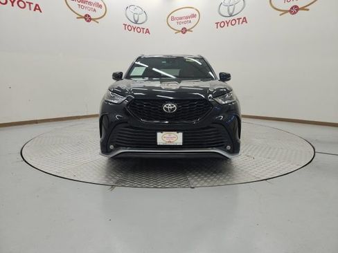 Used 2022 Toyota Highlander XSE FWD image 4