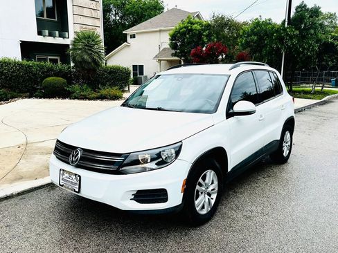 Used 2017 Volkswagen Tiguan S FWD image 3