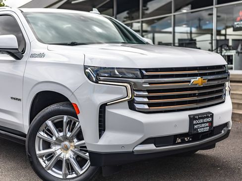 Used 2021 Chevrolet Tahoe High Country w/ Premium Package AWD/4WD image 3