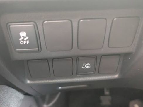 Used 2014 Nissan Pathfinder S AWD/4WD image 29