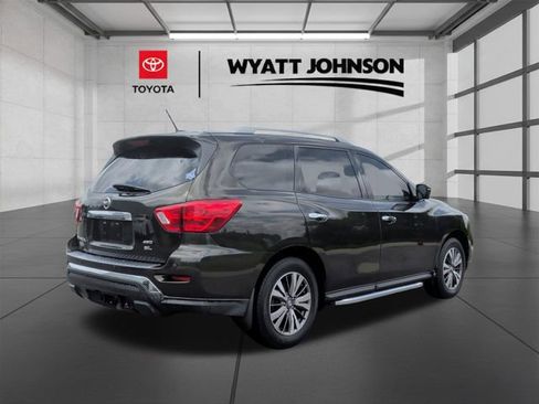 Used 2017 Nissan Pathfinder SL w/ SL Tech Package AWD/4WD image 4
