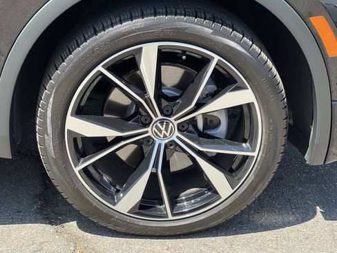 Certified 2024 Volkswagen Tiguan SEL R-Line AWD/4WD image 30