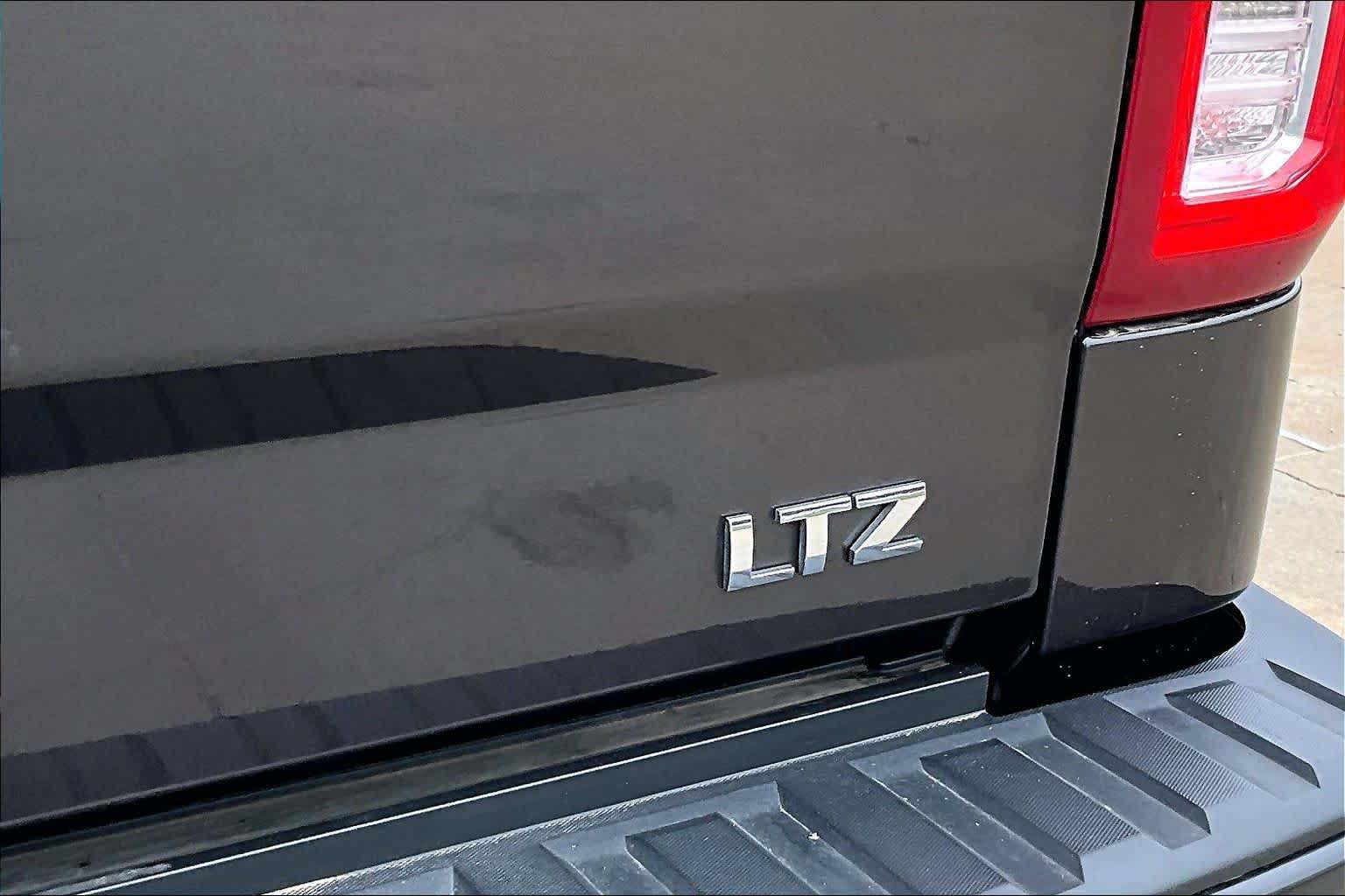 Used 2016 Chevrolet Silverado 1500 LTZ Z71 w/ LTZ Plus Package AWD/4WD image 29