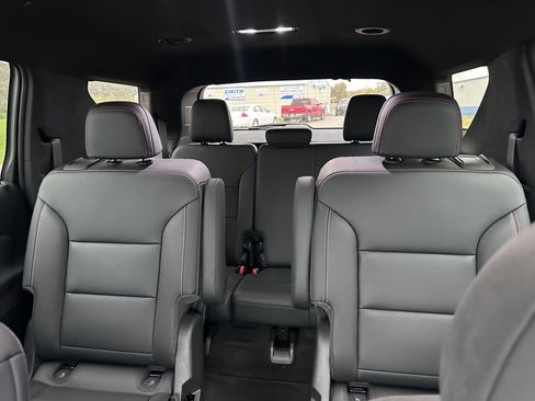 Used 2024 Chevrolet Traverse Z71 image 19