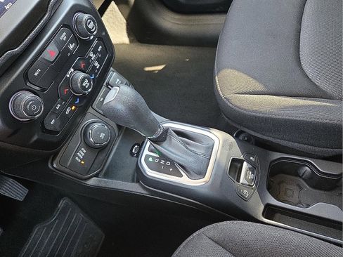 Used 2023 Jeep Renegade Latitude image 25