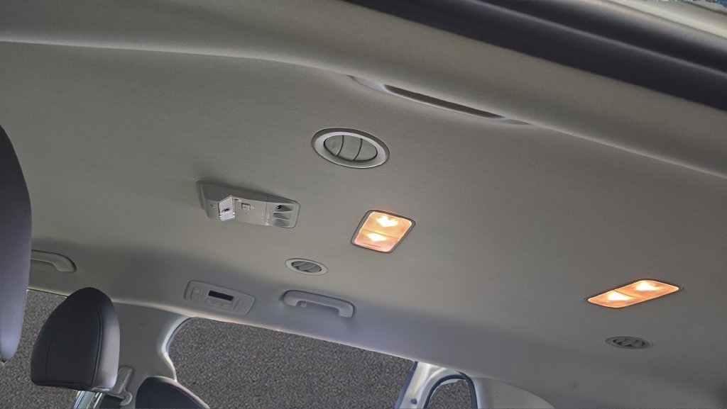 Certified 2023 Kia Carnival EX FWD image 16