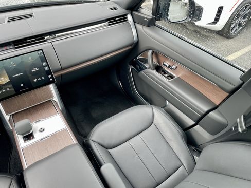 Used 2025 Land Rover Range Rover SE AWD/4WD image 15