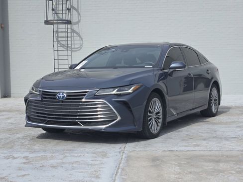 Used 2022 Toyota Avalon Limited w/ Advanced Safety Package image 4