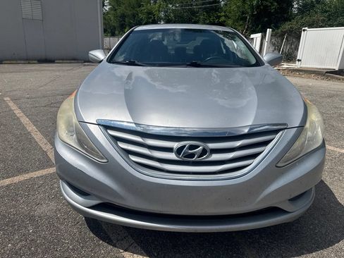 Used 2012 Hyundai Sonata GLS FWD image 2