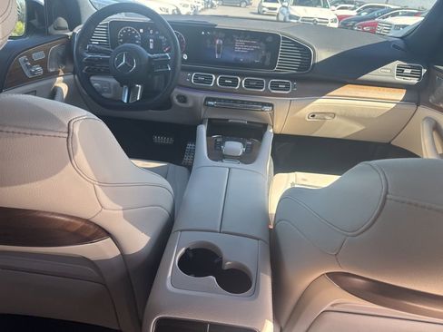 Used 2025 Mercedes-Benz GLS 450 GLS 450 image 9