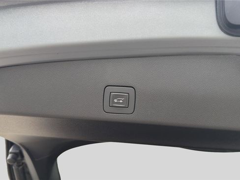 Used 2020 Buick Encore GX Essence w/ Experience Buick Package image 19