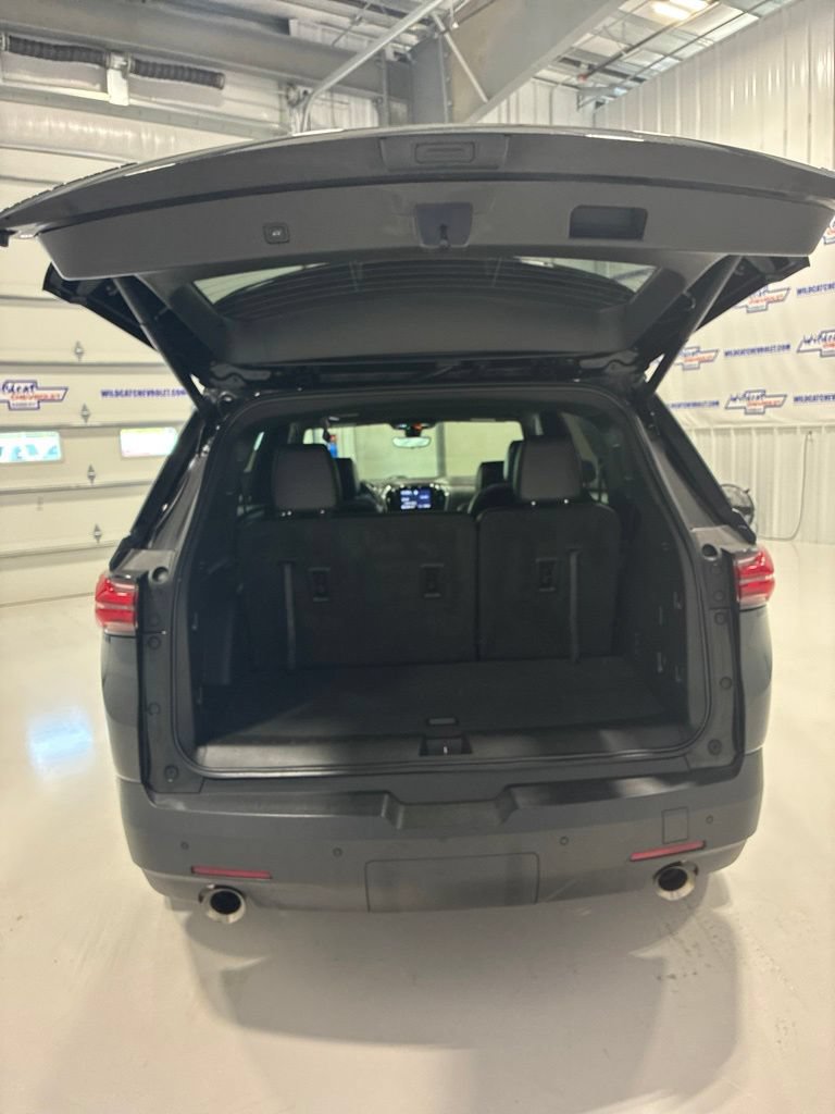 Used 2022 Chevrolet Traverse RS w/ LPO, Floor Liner Package FWD image 40