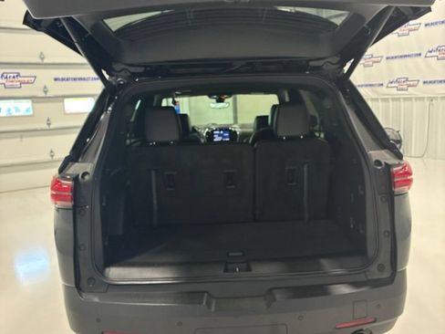 Used 2022 Chevrolet Traverse RS w/ LPO, Floor Liner Package FWD image 40