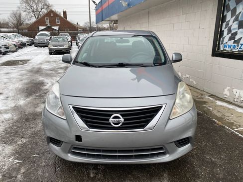 Used 2013 Nissan Versa SV w/ Convenience Pkg image 5
