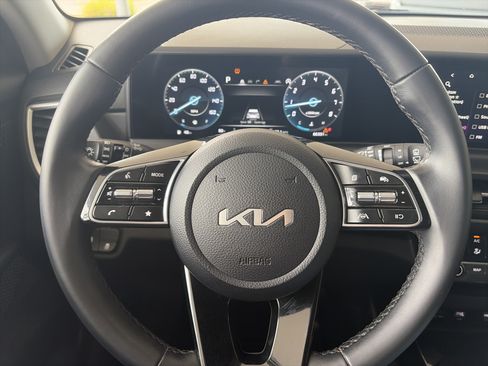 Used 2024 Kia Seltos EX FWD image 16