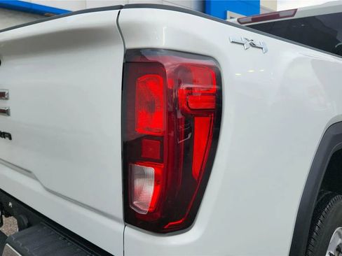 Used 2024 GMC Sierra 2500 Pro w/ Convenience Package image 3