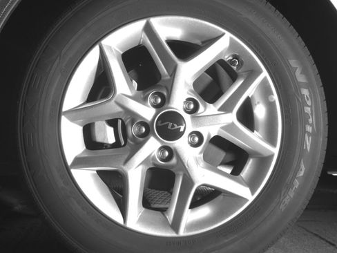 Used 2025 Kia Soul LX w/ LX Technology Package image 12