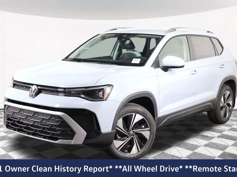 Used 2025 Volkswagen Taos SE image 2