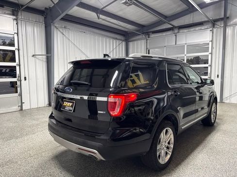 Used 2016 Ford Explorer XLT w/ Equipment Group 202A AWD/4WD image 19