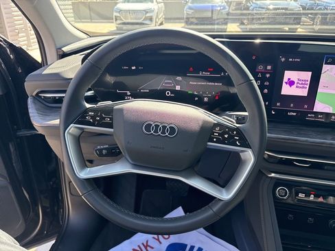 Used 2025 Audi Q5 Premium w/ Convenience Package image 21