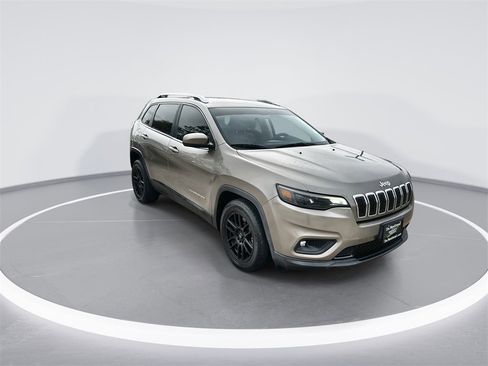 Used 2019 Jeep Cherokee Latitude w/ Popular Appearance Group image 2