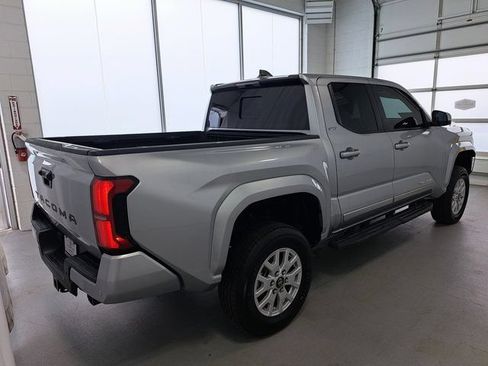 Used 2024 Toyota Tacoma SR5 AWD/4WD image 6