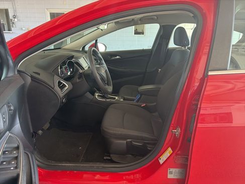 Used 2018 Chevrolet Cruze LT image 6
