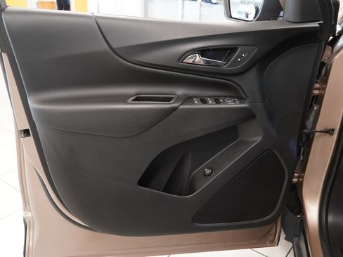 Used 2019 Chevrolet Equinox LT FWD image 18