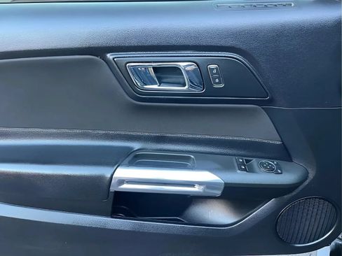 Used 2016 Ford Mustang Coupe RWD image 13