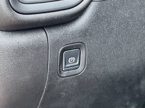 Used 2025 Chevrolet Silverado 1500 Custom RWD image 10