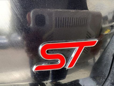 Used 2023 Ford Explorer ST w/ ST Street Pack image 9