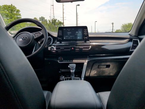 Used 2021 Kia Seltos EX image 15