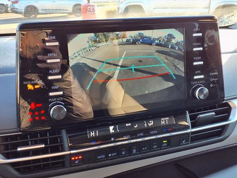 Certified 2024 Toyota Sienna XLE image 11