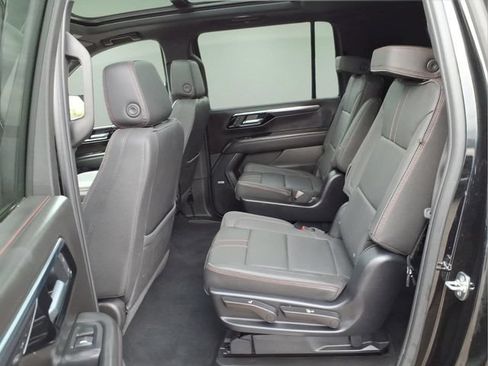 Used 2025 Chevrolet Suburban RST w/ Comfort Package AWD/4WD image 12
