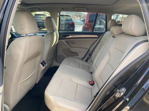 Used 2015 Volkswagen Golf TDI SE image 22