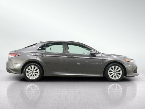 Used 2019 Toyota Camry LE FWD image 6