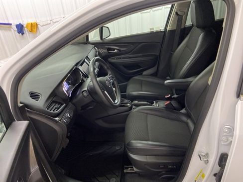 Used 2022 Buick Encore Preferred image 33