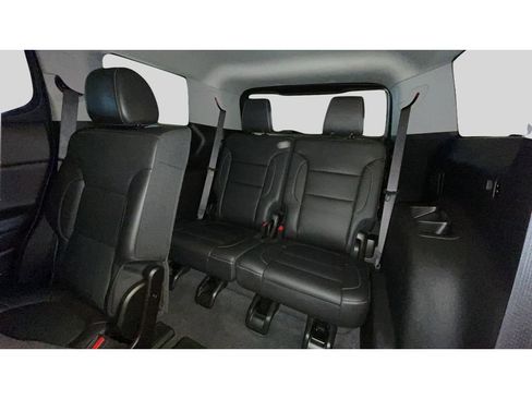 Used 2023 GMC Acadia SLT AWD/4WD image 16