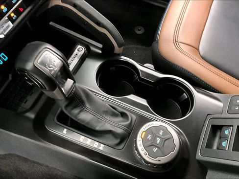 Used 2024 Ford Bronco Outer Banks AWD/4WD image 14