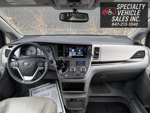 Used 2017 Toyota Sienna XLE image 33