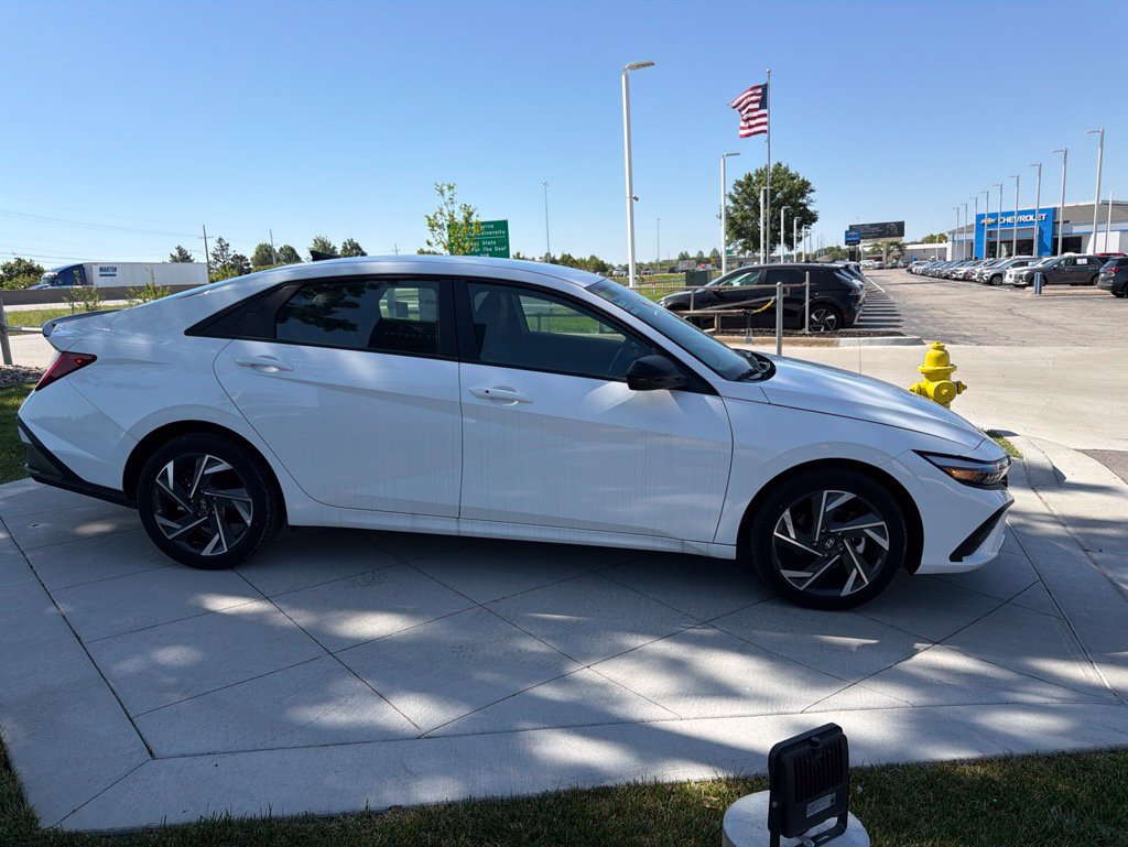 New 2025 Hyundai Elantra SEL FWD image 5