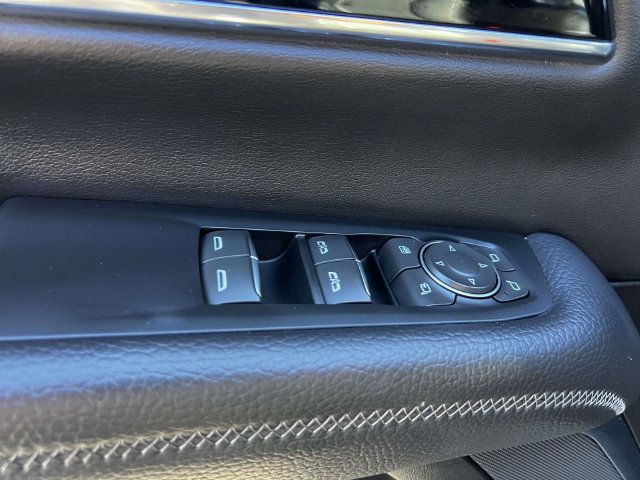 Certified 2025 GMC Yukon XL Denali AWD/4WD image 19