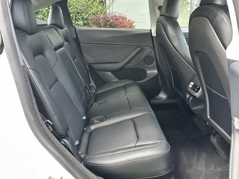 Used 2025 Tesla Model Y Long Range AWD/4WD image 23