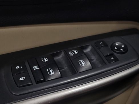 Used 2020 Jeep Cherokee Latitude FWD image 27