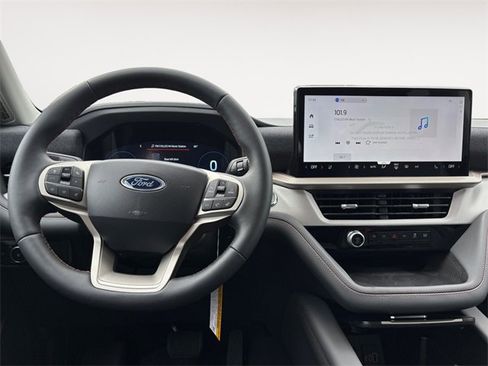 New 2025 Ford Explorer Active w/ Active Comfort Package image 12