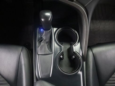 Used 2020 Toyota Camry SE image 25