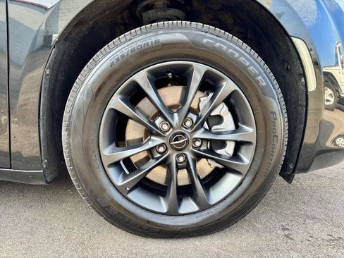 Used 2020 Chrysler Pacifica Touring-L AWD/4WD image 35