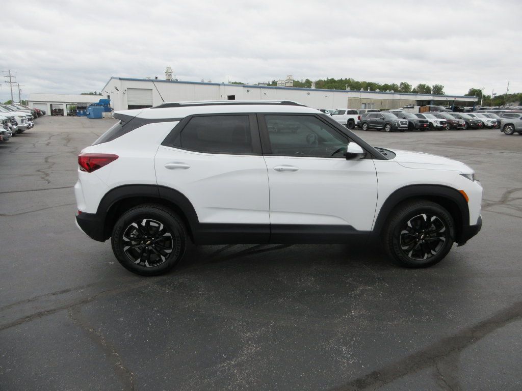 Certified 2022 Chevrolet TrailBlazer LT w/ Confidence II Package FWD image 5